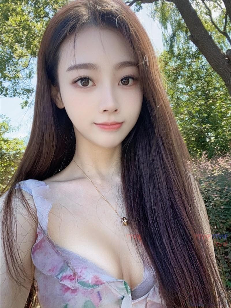 Yi Yi（依依）